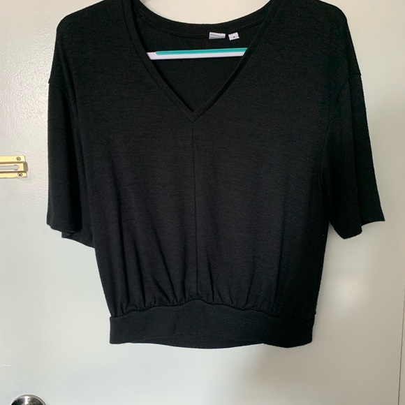 2 tops - Picture 3 of 4